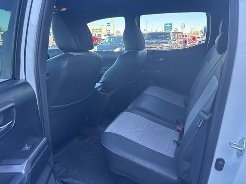 Used 2021 Toyota Tacoma TRD Off-Road image 13