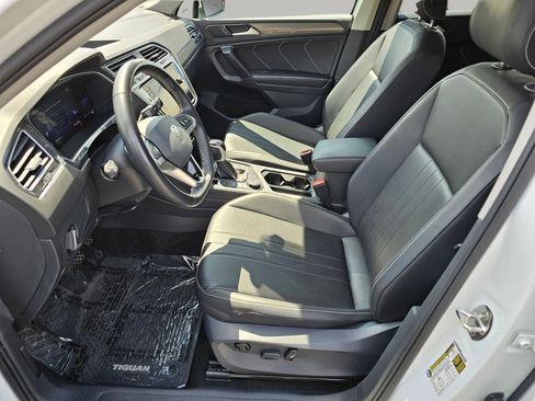 Used 2024 Volkswagen Tiguan SE image 22