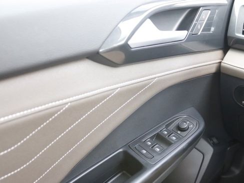 Used 2024 Volkswagen Taos SEL image 23