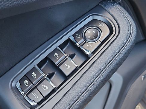 New 2026 Porsche Macan image 24