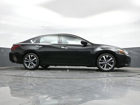 Used 2017 Nissan Altima 2.5 SR FWD image 19