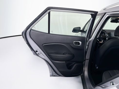 Used 2025 Hyundai Venue SEL FWD image 27
