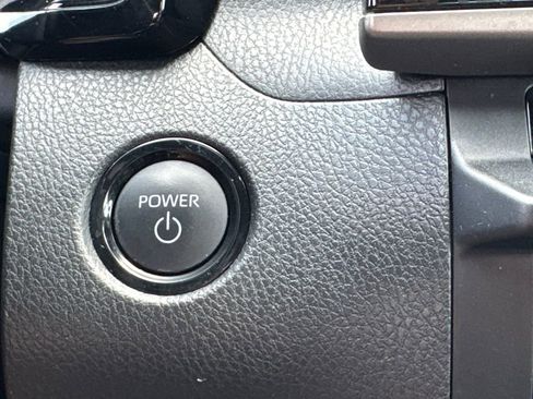 Used 2025 Toyota Camry SE image 32