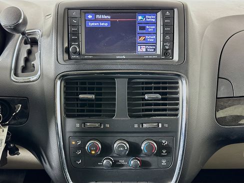 Used 2020 Dodge Grand Caravan SE w/ UConnect Hands-Free Group image 22