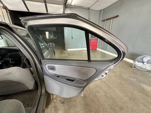 Used 2000 Nissan Altima XE FWD image 27