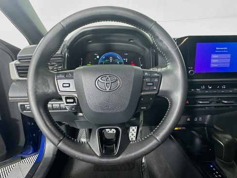 Used 2025 Toyota Camry SE w/ Convenience Package FWD image 15