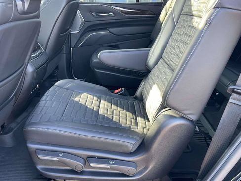 Used 2022 Cadillac Escalade Premium Luxury Platinum AWD/4WD image 5