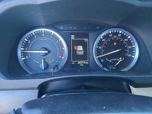 Used 2019 Toyota Highlander Limited Platinum image 3