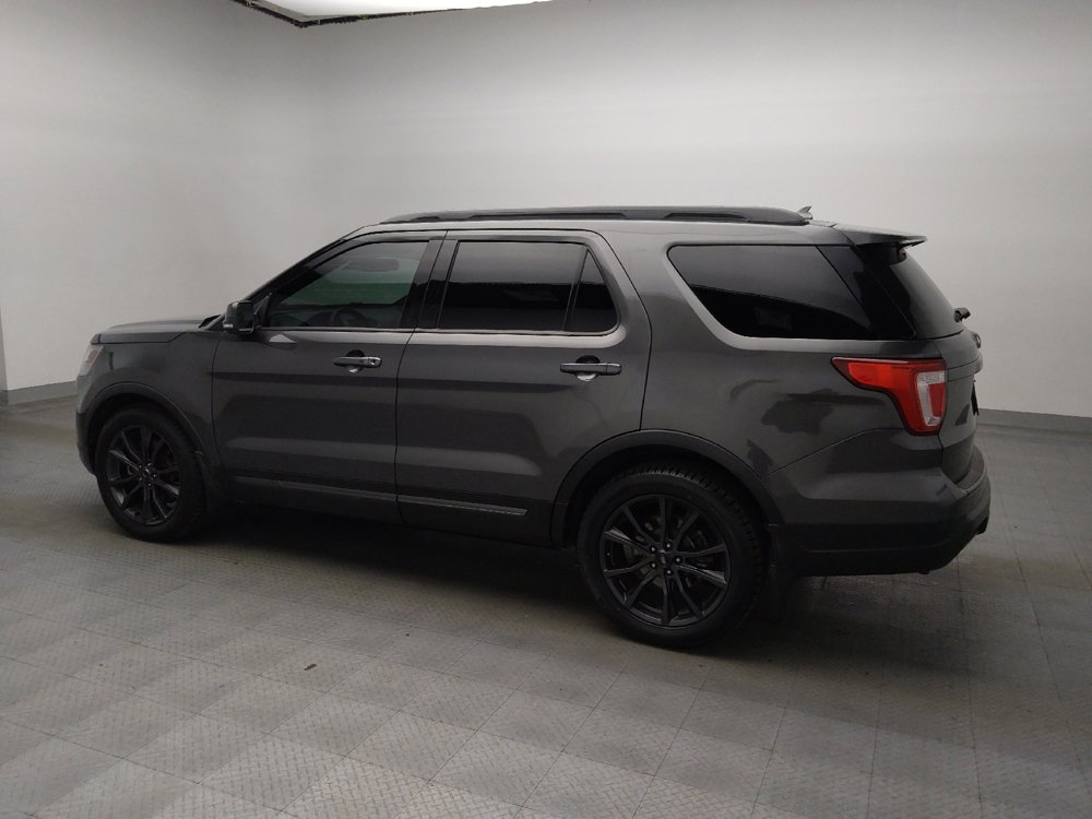 Used 2019 Ford Explorer XLT w/ Equipment Group 202A FWD image 3