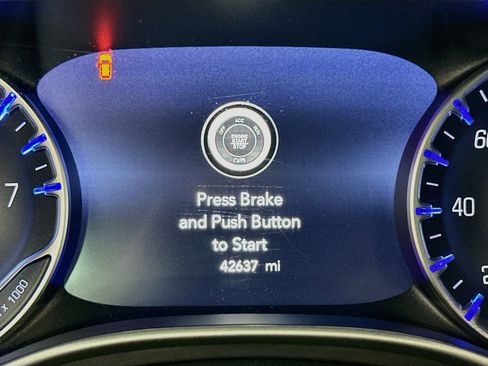 Used 2024 Chrysler Pacifica Touring-L FWD image 18