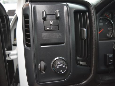Used 2018 Chevrolet Silverado 2500 W/T image 17