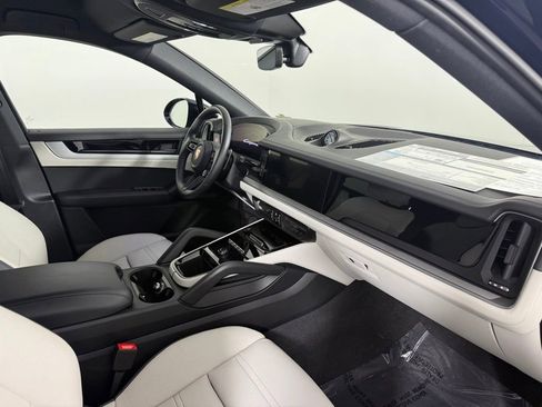 Certified 2025 Porsche Cayenne Coupe AWD/4WD image 15