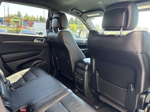 Used 2019 Jeep Grand Cherokee Laredo AWD/4WD image 17