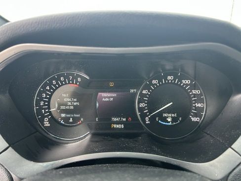 Used 2017 Lincoln MKZ Premiere image 2