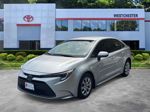Certified 2025 Toyota Corolla LE AWD/4WD image 4