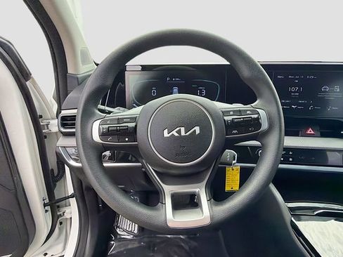 Used 2025 Kia Sportage LX FWD image 11
