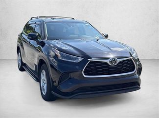 Used 2021 Toyota Highlander L FWD video 3
