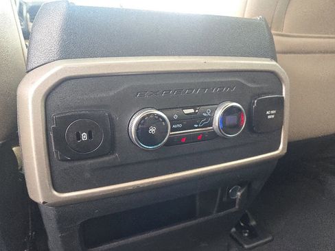 Used 2024 Ford Expedition Limited AWD/4WD image 16