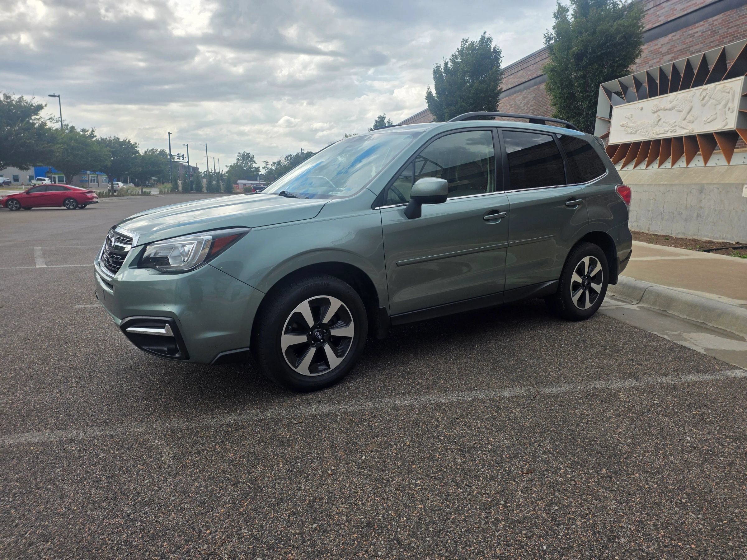 Used 2017 Subaru Forester 2.5i Limited AWD/4WD image 3