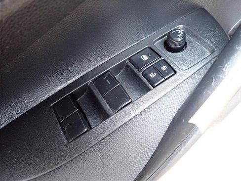 Used 2021 Toyota Corolla LE FWD image 11