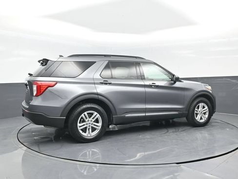 Certified 2023 Ford Explorer XLT w/ Equipment Group 202A AWD/4WD image 3