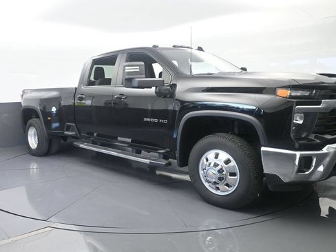 Used 2026 Chevrolet Silverado 3500 LT AWD/4WD image 9