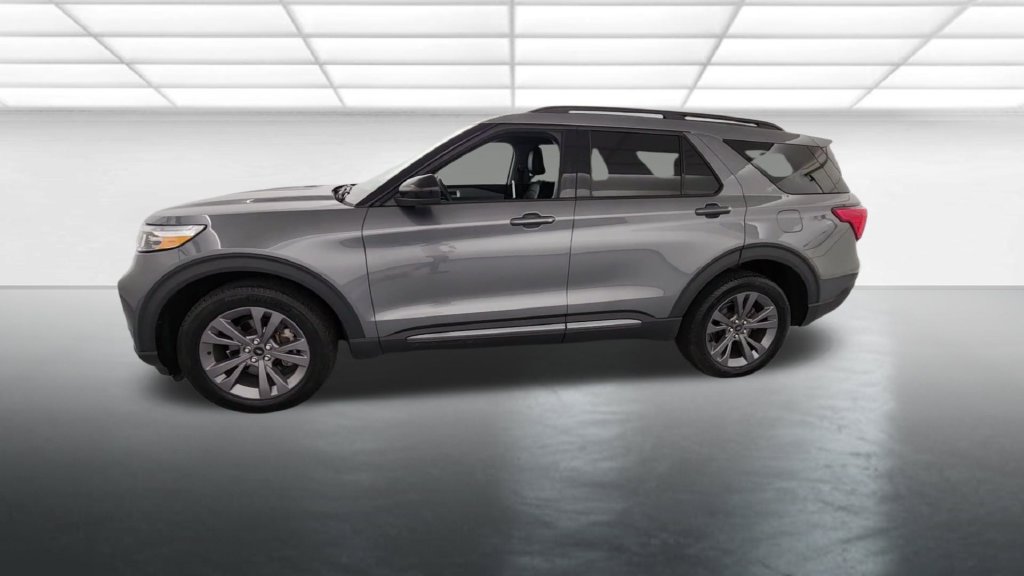 Certified 2024 Ford Explorer XLT w/ Equipment Group 202A AWD/4WD image 4