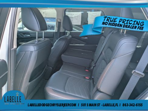 Used 2023 Nissan Pathfinder Platinum w/ Black Appearance Package AWD/4WD image 11