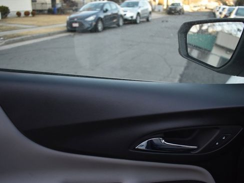 Used 2020 Chevrolet Equinox LS w/ LS Convenience Package image 11