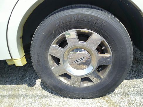 Used 2006 Lincoln Navigator Ultimate image 14