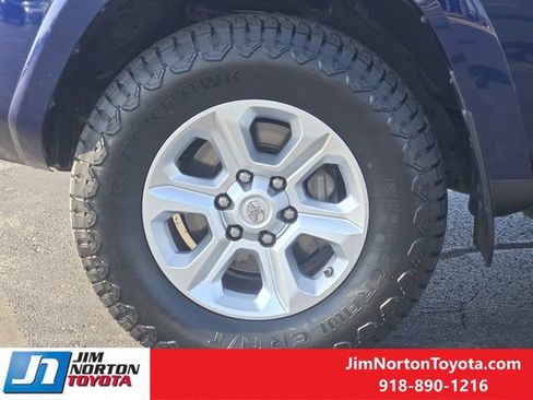 Used 2020 Toyota 4Runner SR5 Premium w/ Moonroof Package AWD/4WD image 14