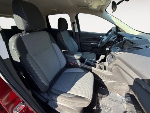 Used 2017 Ford Escape SE w/ Equipment Group 201A AWD/4WD image 19