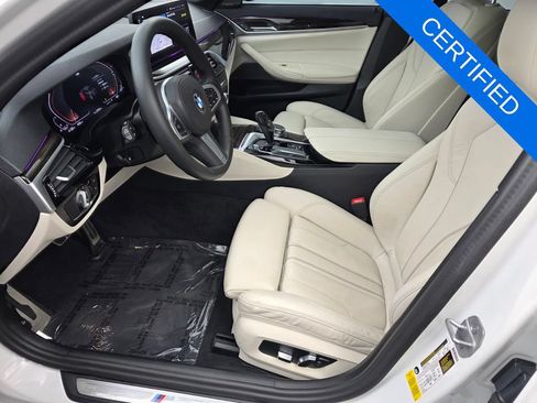 Used 2023 BMW 540i w/ M Sport Package RWD image 9