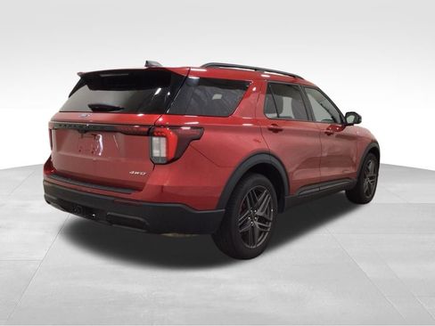Used 2025 Ford Explorer ST-Line w/ ST-Line Street Pack AWD/4WD image 4