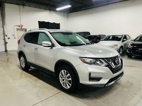 Used 2017 Nissan Rogue SV image 4