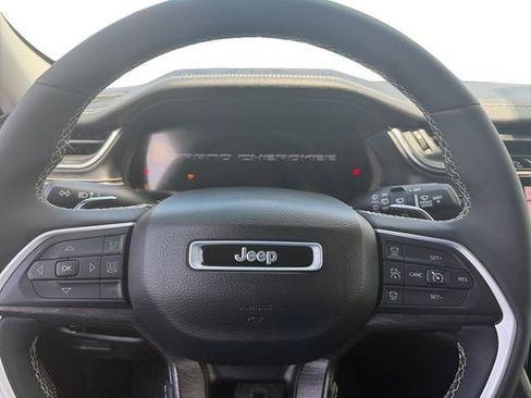 Used 2023 Jeep Grand Cherokee Limited AWD/4WD image 18