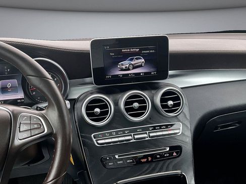 Used 2018 Mercedes-Benz GLC 300 4MATIC image 10