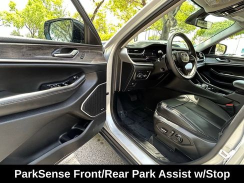 Used 2023 Jeep Grand Cherokee 4WD 4xe w/ Luxury Tech Group II image 15