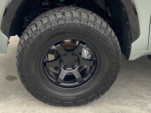 Certified 2025 Toyota Tundra Platinum w/ TRD Off-Road Package AWD/4WD image 8