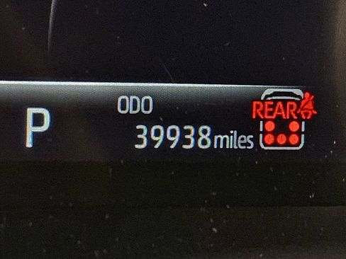 Used 2024 Toyota Highlander XLE image 30