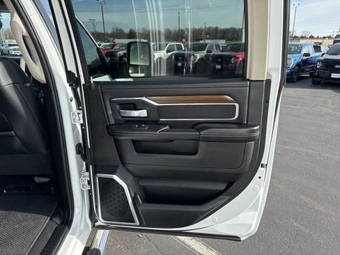 Used 2024 RAM 2500 Laramie AWD/4WD image 32