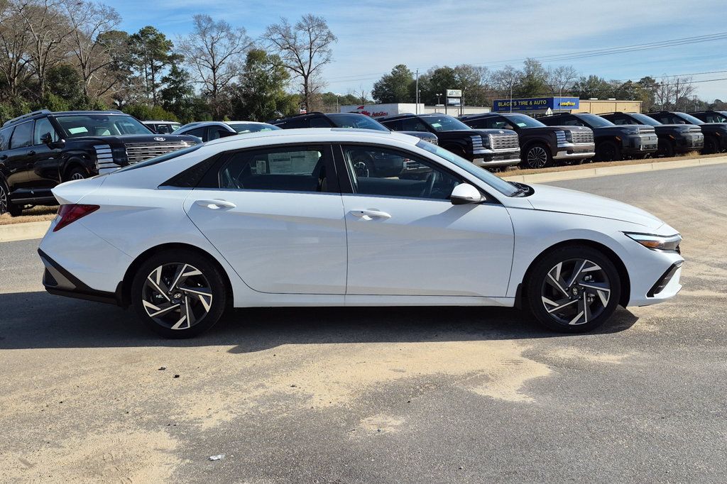 New 2026 Hyundai Elantra Limited FWD image 4