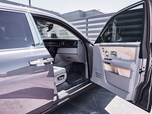 Used 2025 Rolls-Royce Phantom Sedan RWD image 24