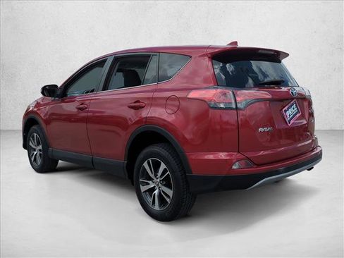 Used 2018 Toyota RAV4 XLE FWD image 8