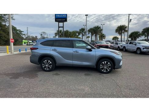 Used 2023 Toyota Highlander XLE image 9