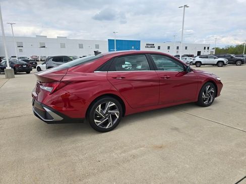 Used 2025 Hyundai Elantra SEL FWD image 13