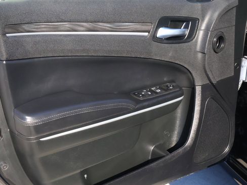 Used 2022 Chrysler 300 Touring L image 15