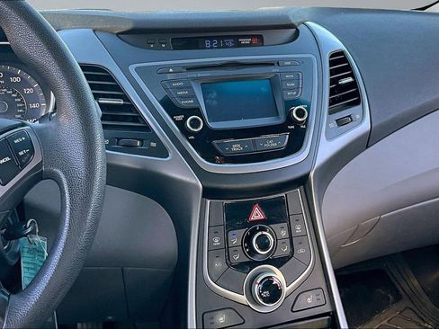 Used 2014 Hyundai Elantra SE w/ Option Group 02 FWD image 9
