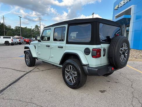 Used 2024 Jeep Wrangler Unlimited Sahara AWD/4WD image 4