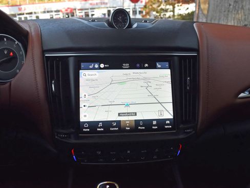Used 2021 Maserati Levante AWD/4WD image 36
